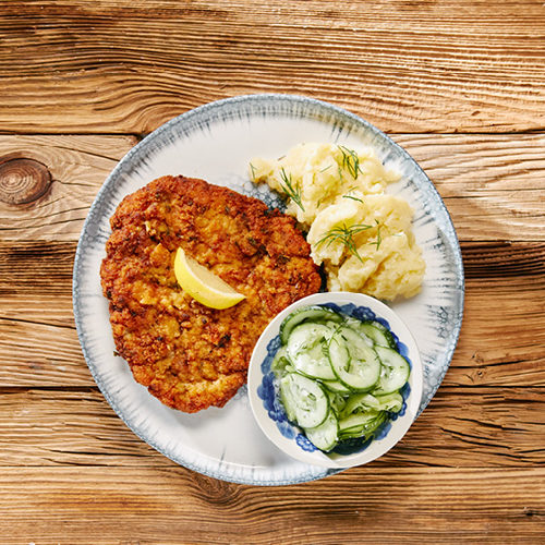 Idealny kotlet schabowy z mizerią i tłuczonymi ziemniakami