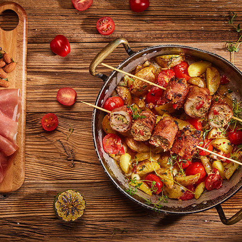 Szaszłyki z kurczaka faszerowane migdałowo-cytrusowym pesto