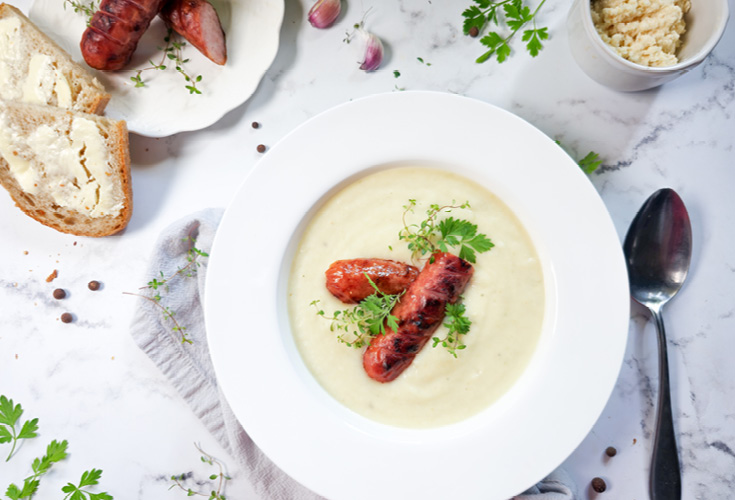 Zupa chrzanowa z grillowaną kiełbasą