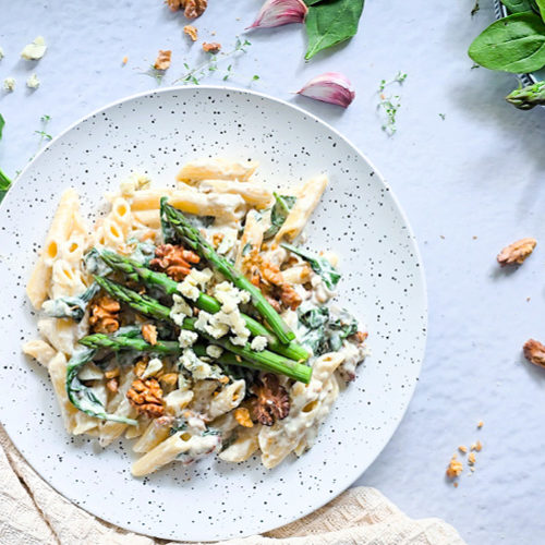 Aromatyczne penne w kremowym sosie serowym