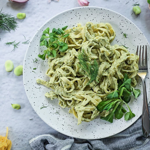 Makaron tagliatelle z sosem z bobu