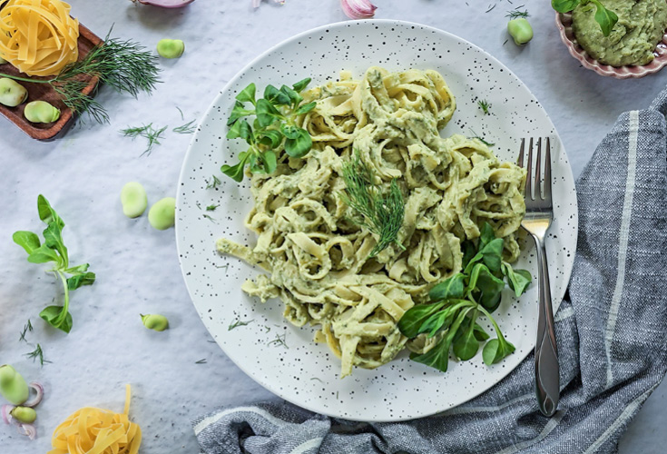 Makaron tagliatelle z sosem z bobu