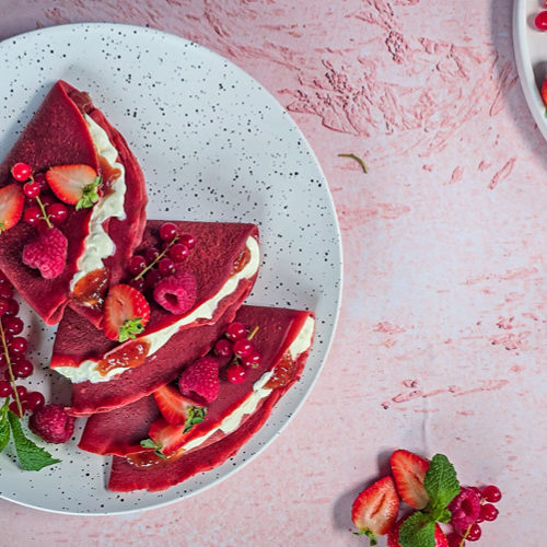 Naleśniki Red Velvet z kremem à la sernik nowojorski
