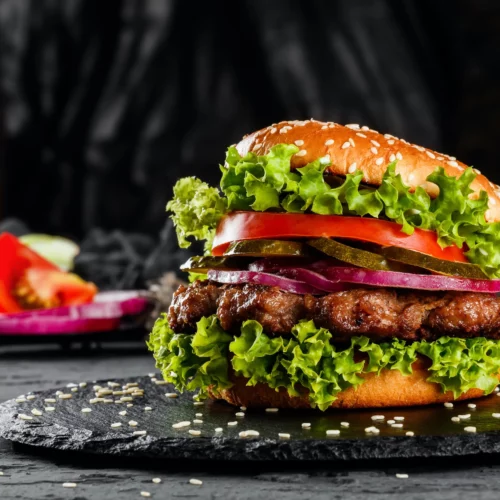 Burger z pikantnym majonezem chipotle