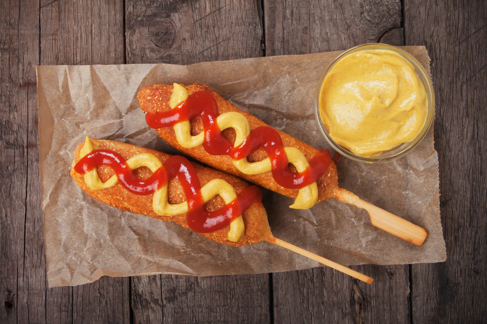 Domowe corndogi