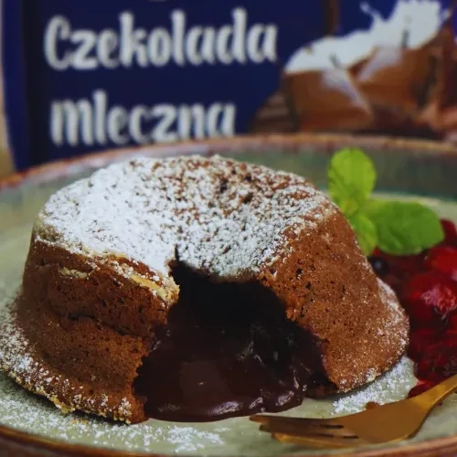 Fondant czekoladowy z frużeliną z owoców leśnych