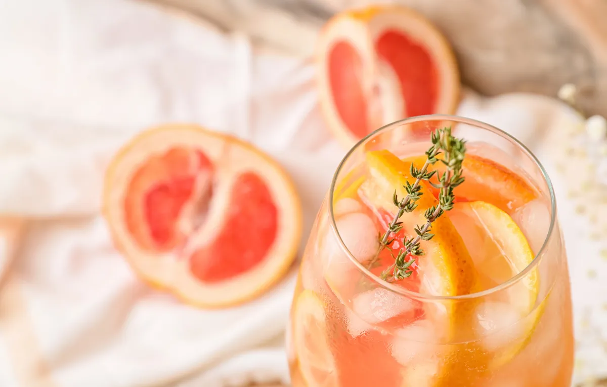 Lemoniada rabarbarowo-grejpfrutowa z tymiankiem
