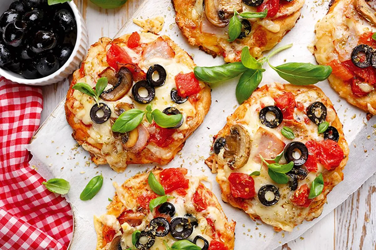 Mini pizzerinki z pysznymi dodatkami