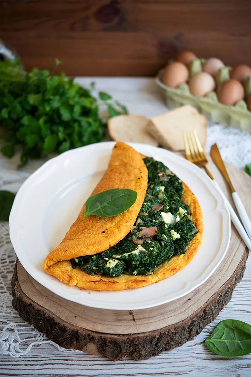Omlet biszkoptowy z kiełbasą krakowską