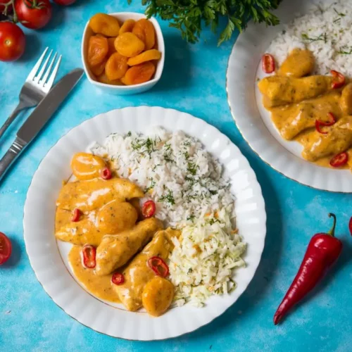 Pikantny indyk curry z morelami